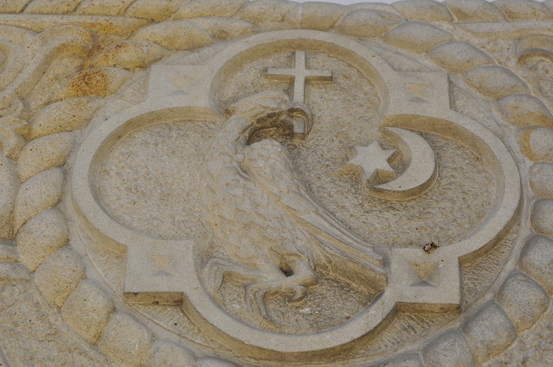 Acvila sculptată în piatră - Mănăstirea Tismana